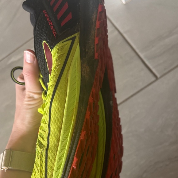 Brooks Men's Mazama Size 10.5 Vibrant Yellow and Red Athletic Shoes - Picture 10 of 11